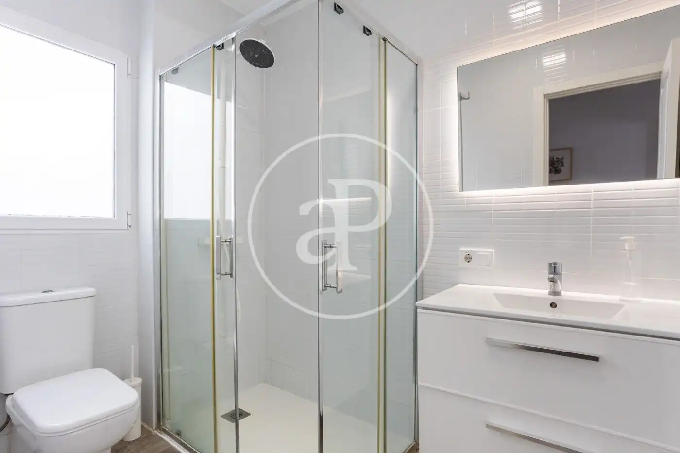 Bathroom of Attic for sale in Valencia  with Heating, Terrace and Furnished