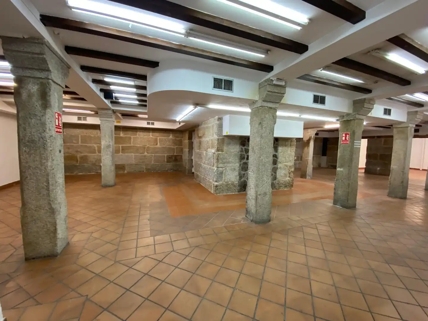 Local de alquiler en Ourense Capital  con Calefacción, Terraza y Amueblado