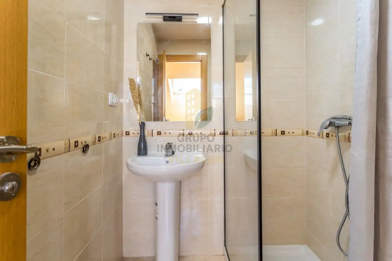 Baño de Piso en venta en Valencia de Don Juan con Calefacción, Parquet y Terraza