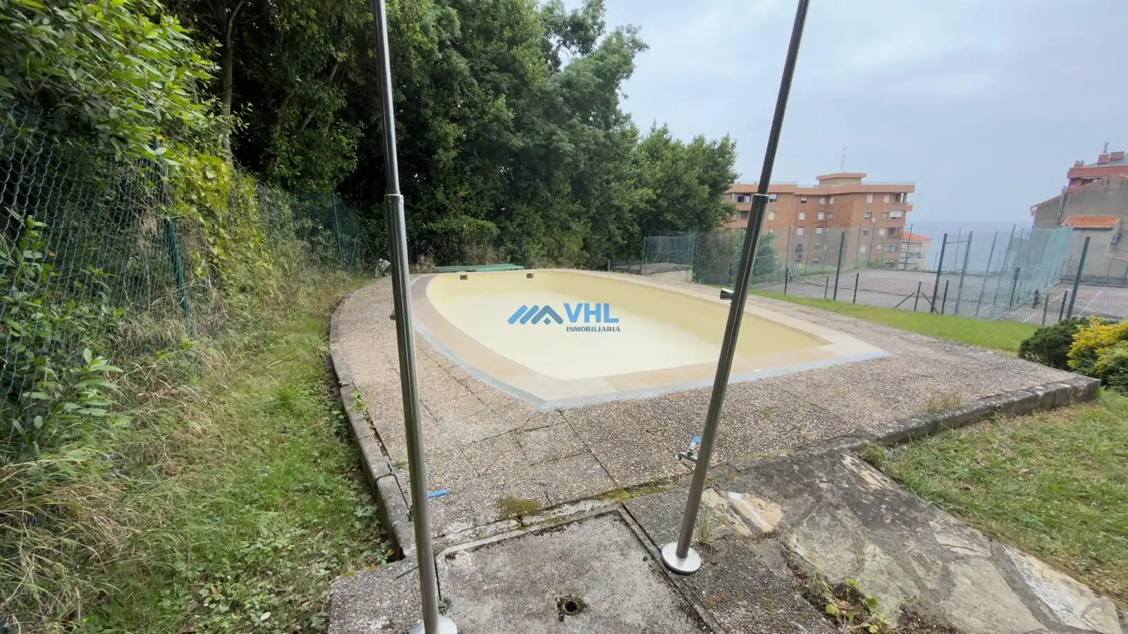 Piscina de Piso de alquiler en Castro-Urdiales con Calefacción, Terraza y Amueblado