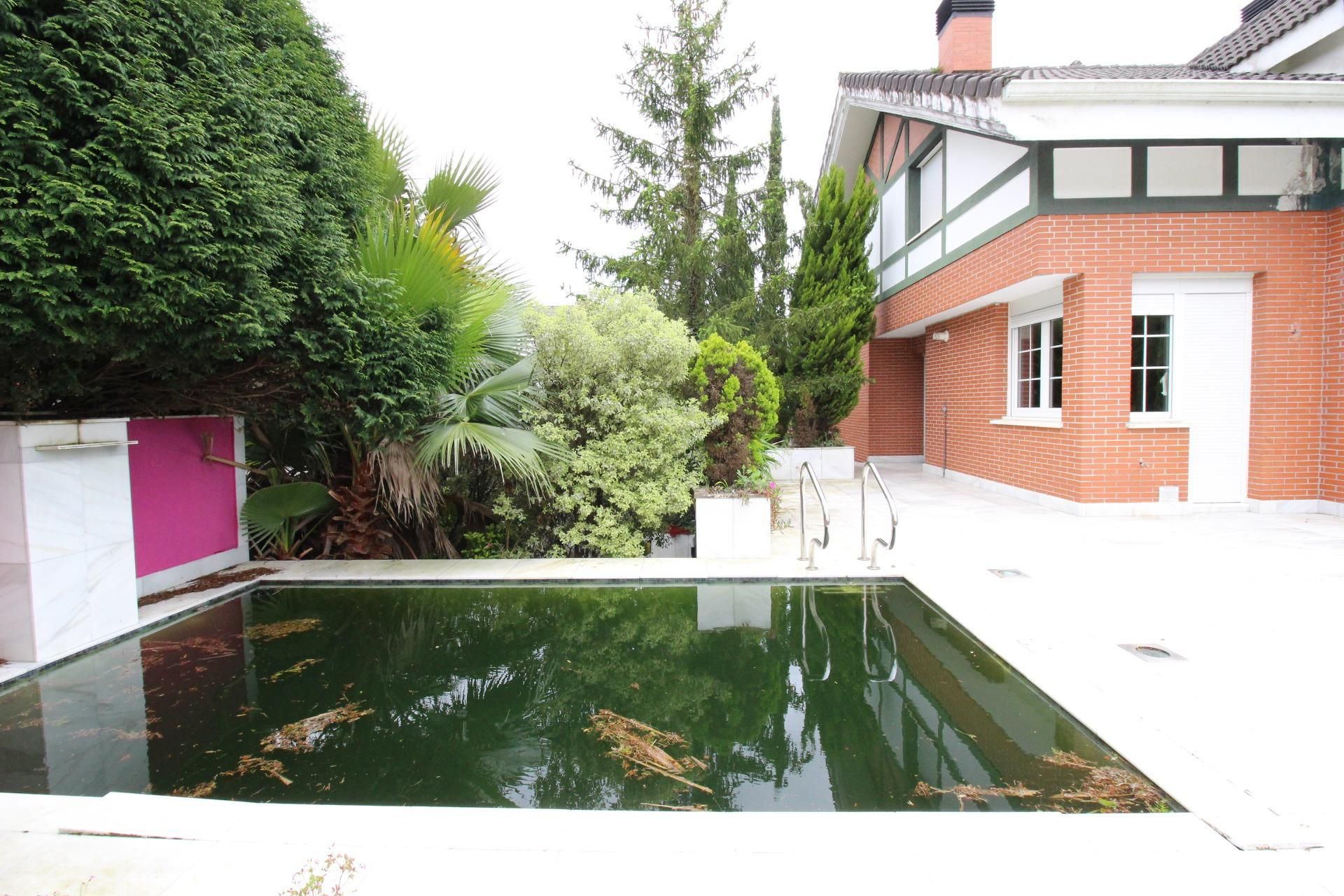 Piscina de Casa o xalet en venda en Guriezo amb Calefacció, Jardí privat i Piscina