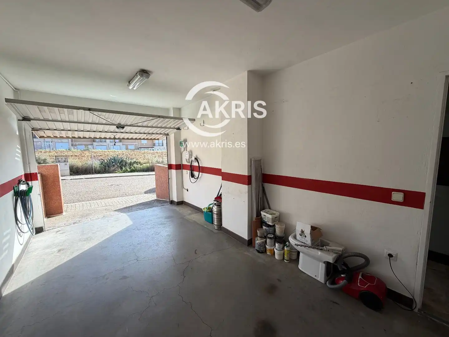 Aparcament de Casa adosada en venda en Toledo amb Aire condicionat, Jardí privat i Terrassa