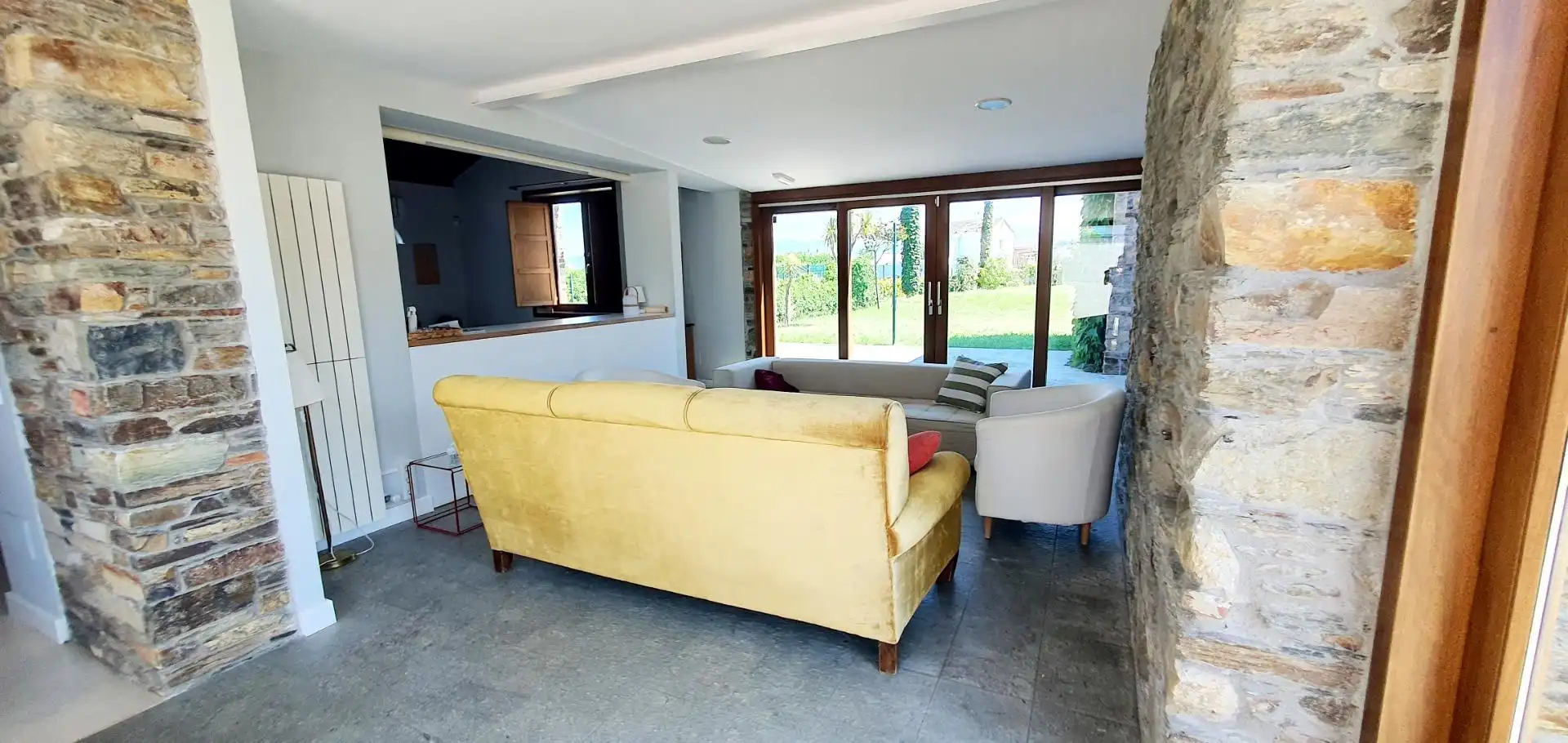 Sala d'estar de Casa o xalet en venda en Tapia de Casariego amb Calefacció, Jardí privat i Terrassa