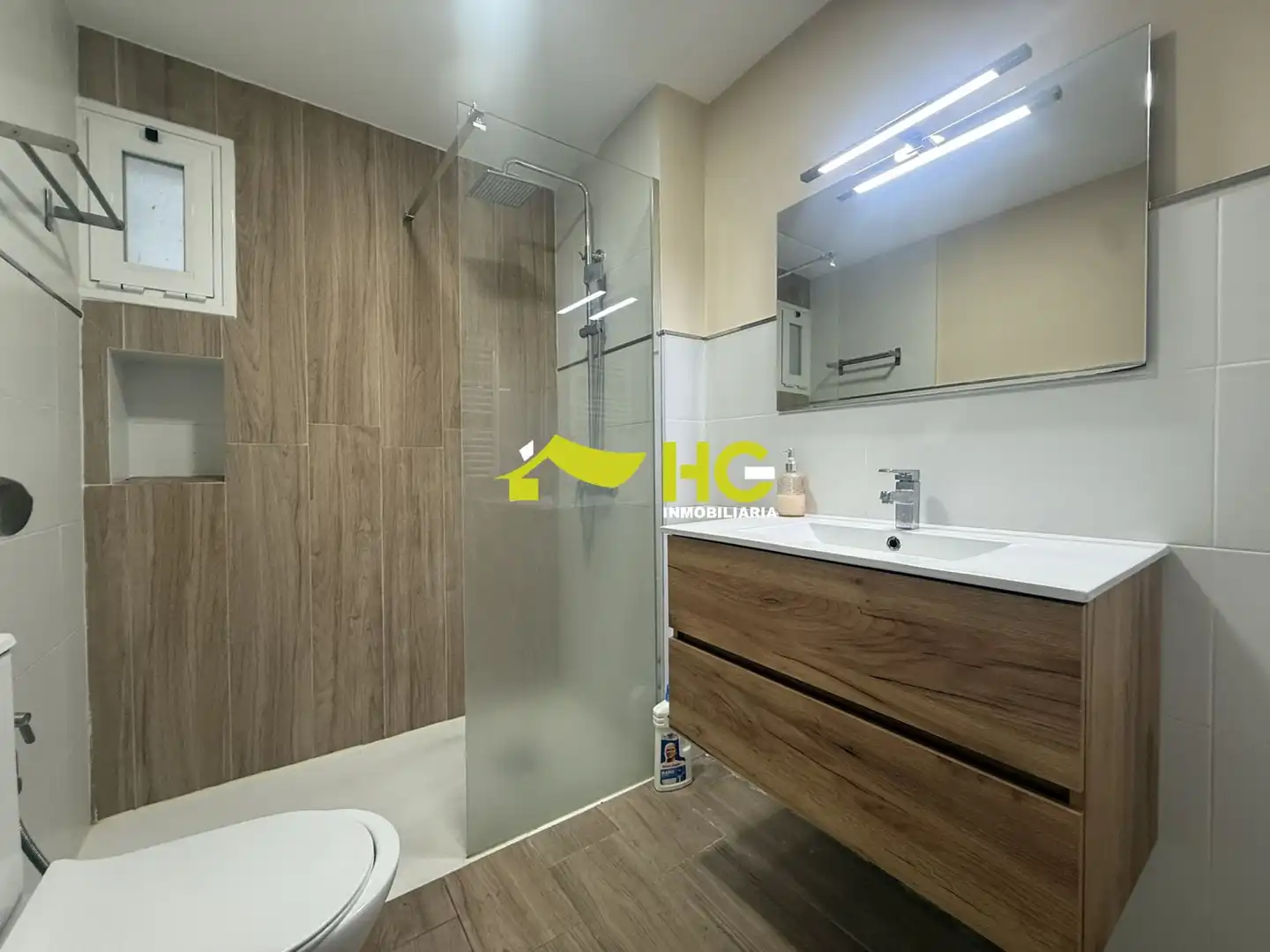 Baño de Piso de alquiler en Alcorcón con Aire acondicionado, Calefacción y Amueblado