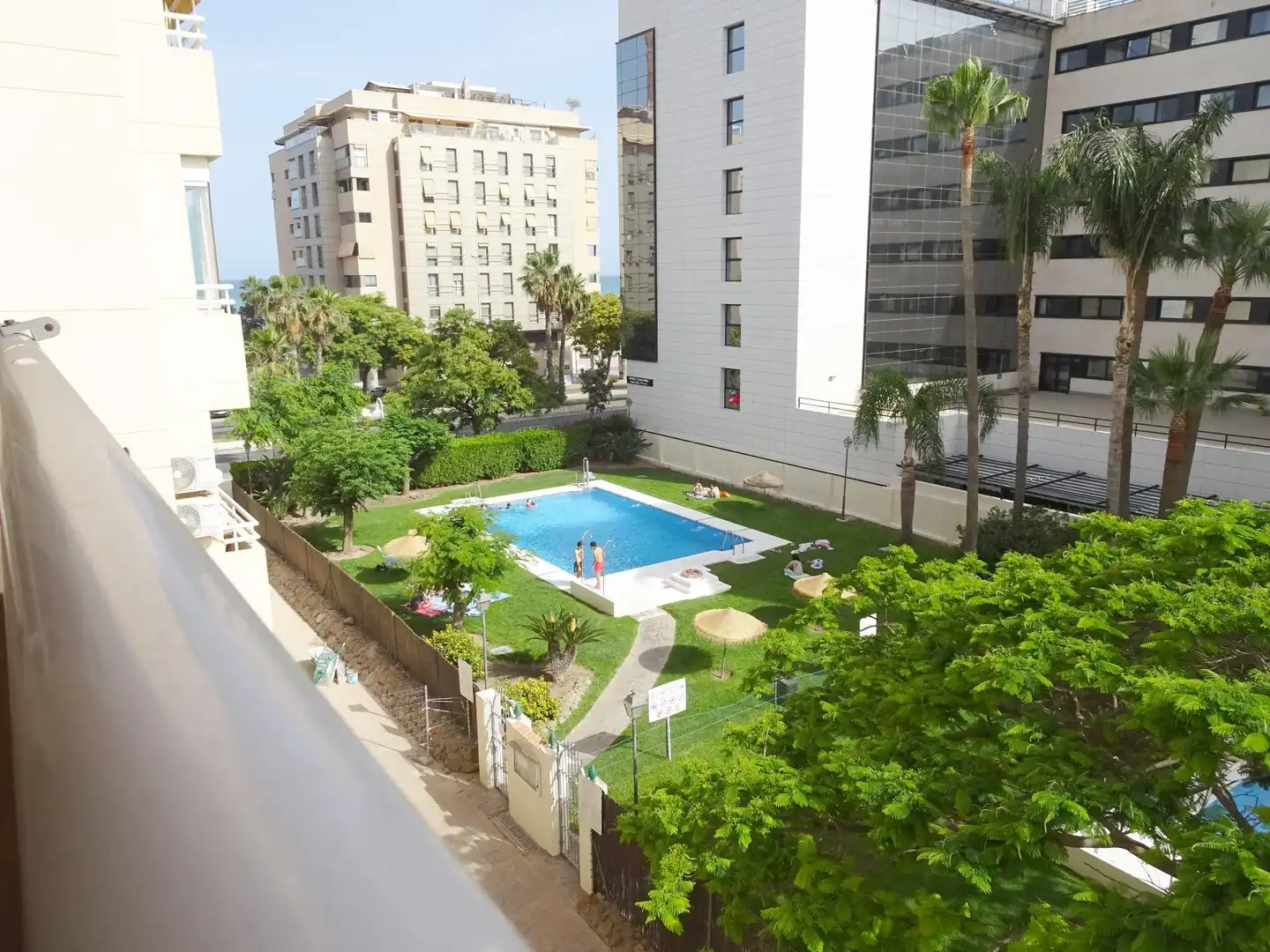 Schwimmbecken von Wohnung zur Miete in Málaga mit Klimaanlage, Privatgarten und Terrasse