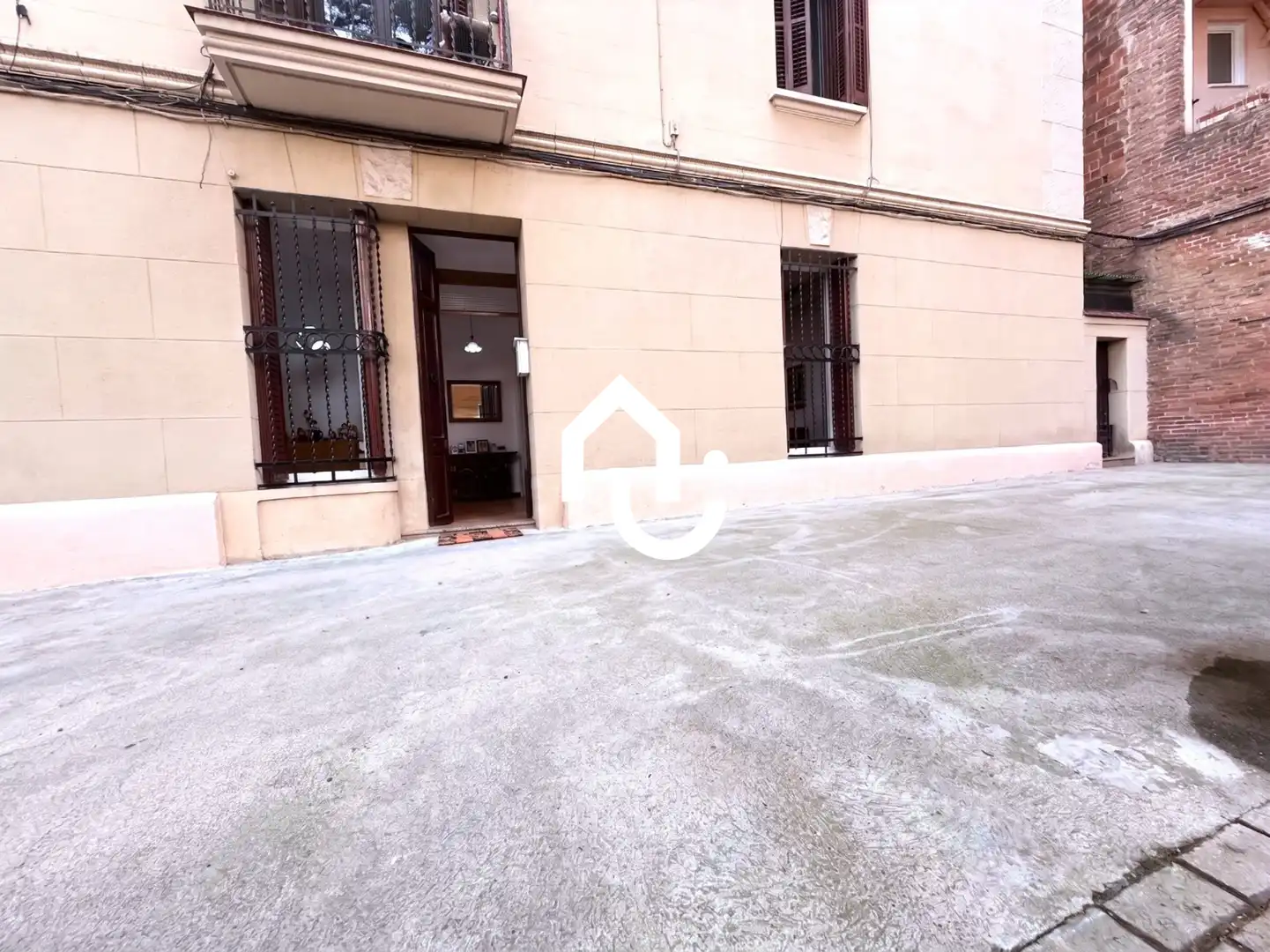 Exterior view of Ground floor for sale in Barcelona  with Storage room