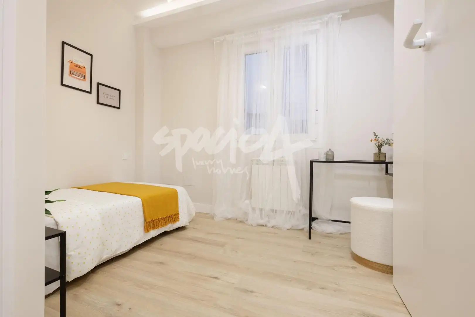 Bedroom of Flat for sale in Madrid  with Air Conditioner, Heating and Terrace