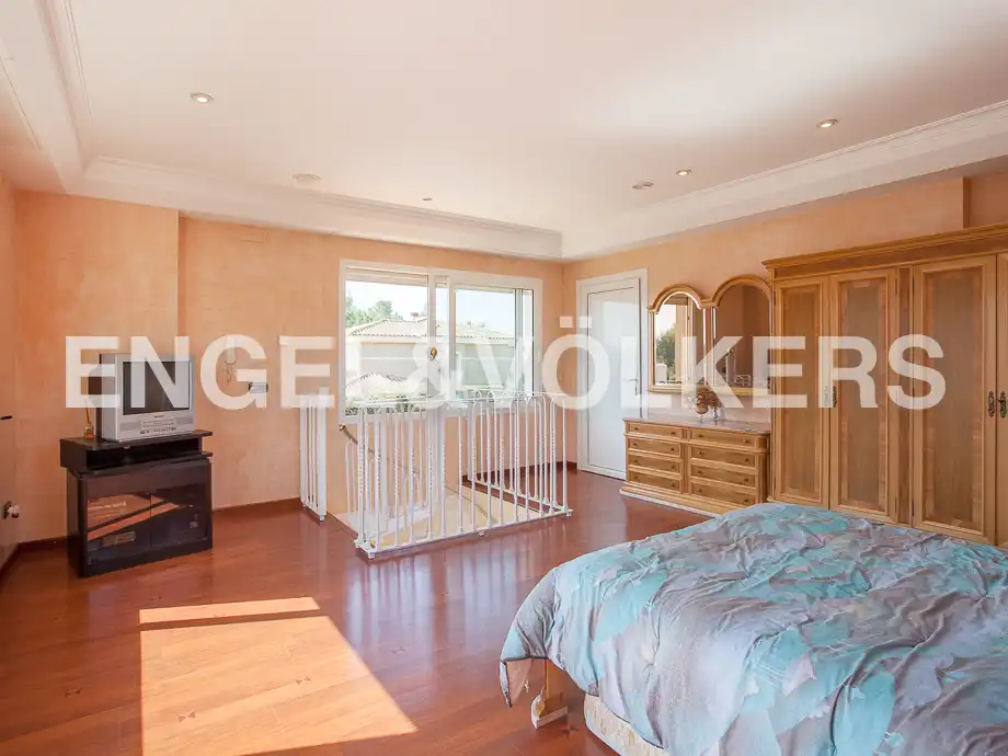 Habitación de Casa o chalet en venta en Serra con Calefacción, Jardín privado y Trastero