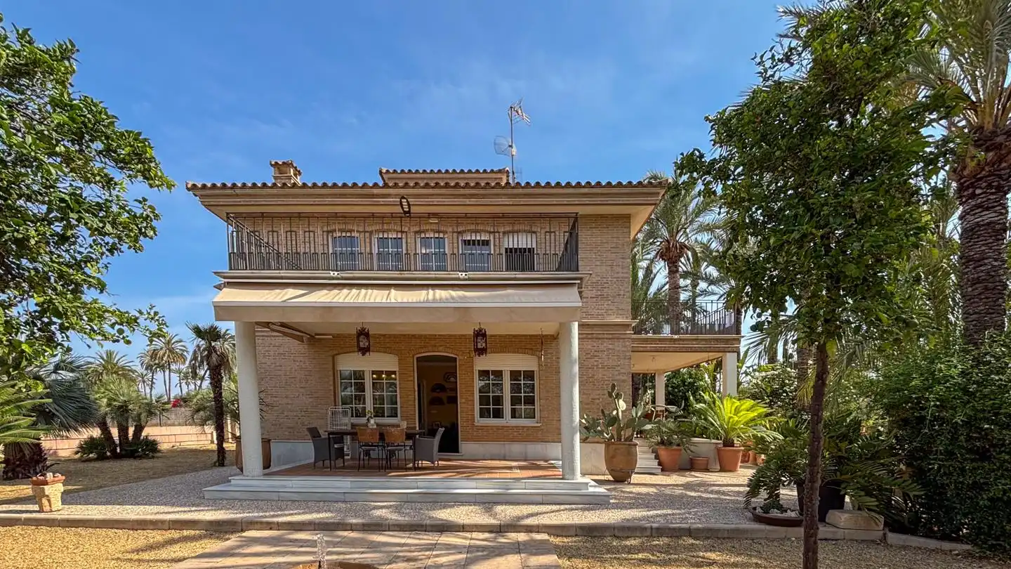 Vista exterior de Casa o xalet en venda en Elche / Elx amb Calefacció, Jardí privat i Parquet