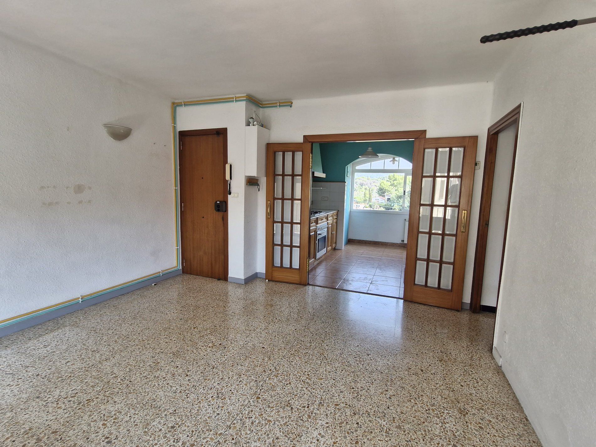 Sala d'estar de Pis en venda en Molins de Rei amb TV i Balcó