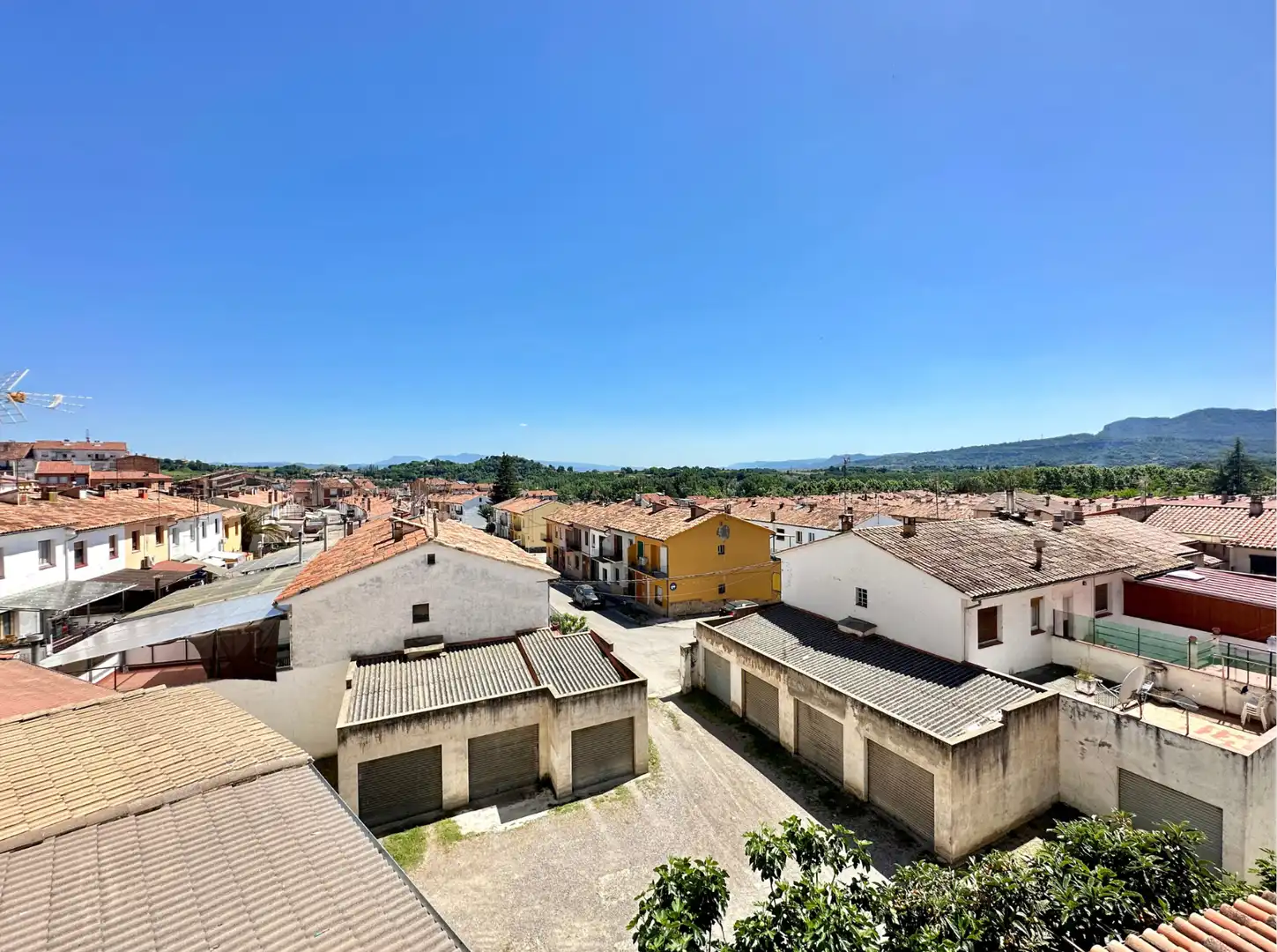 Außenansicht von Wohnung zum Verkauf in Torelló mit Heizung, Terrasse und Ofen
