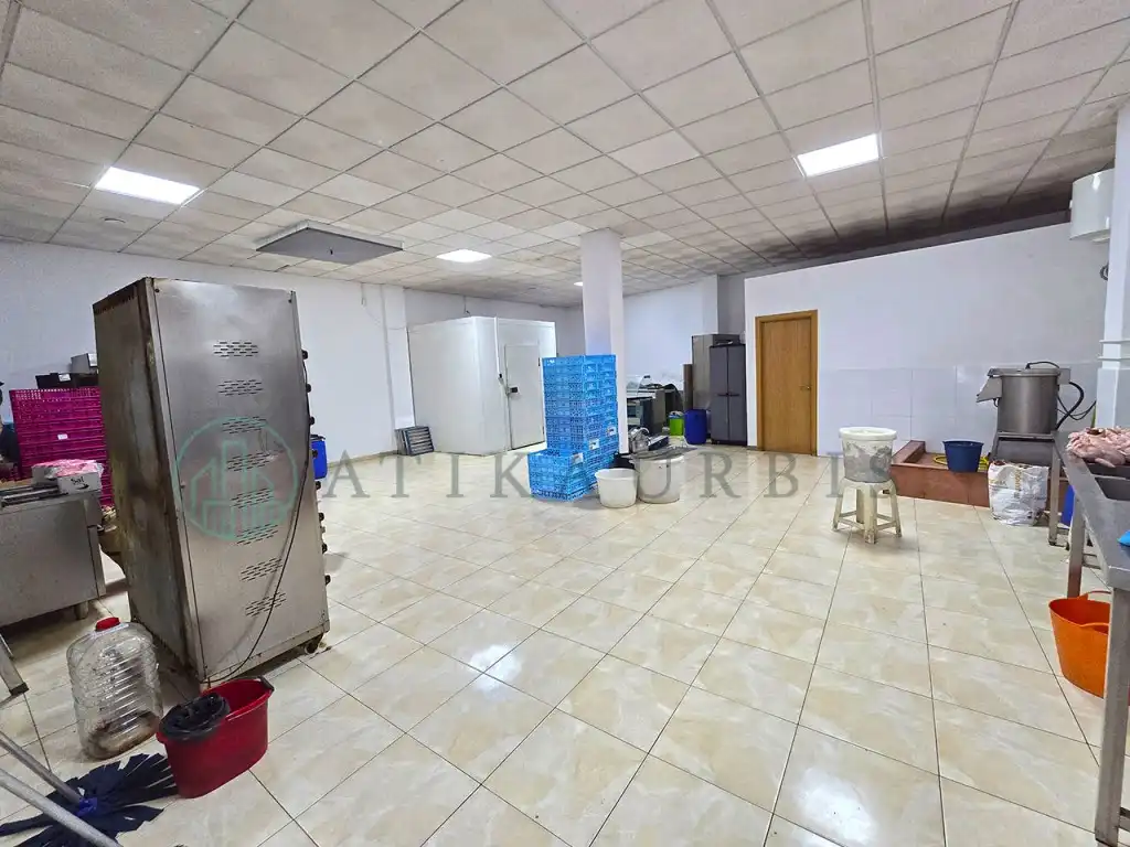 Local comercial en venda a Calle Artesanos, imagen 2