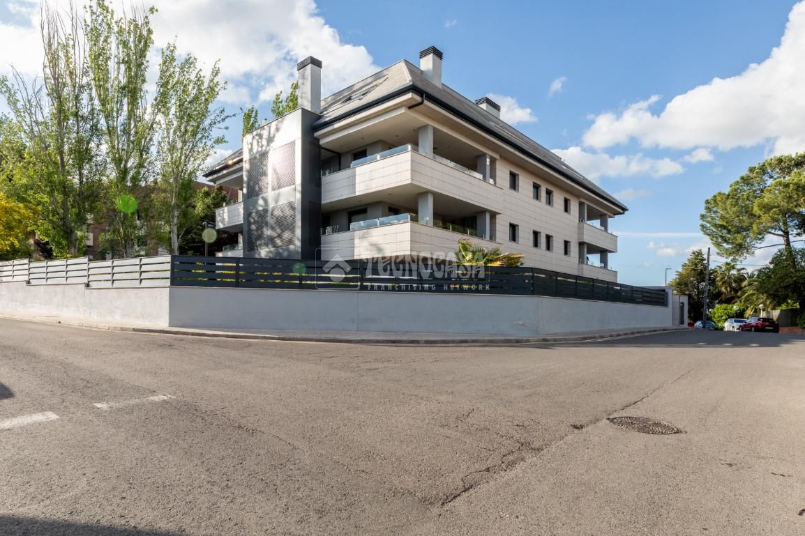 Exterior view of Attic for sale in Las Rozas de Madrid  with Heating, Terrace and Storage room