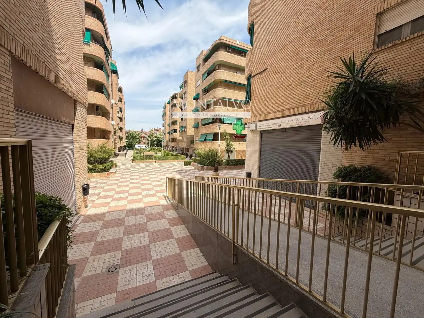 Vista exterior de Piso de alquiler en Granada con Lavadora, Microondas y TV
