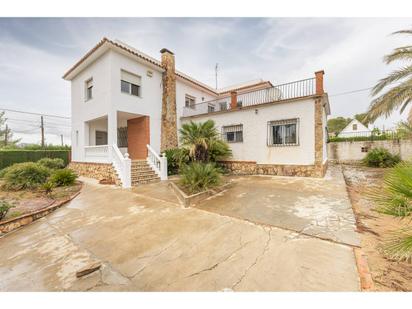 Vista exterior de Casa o xalet en venda en La Pobla de Vallbona amb Aire condicionat, Calefacció i Jardí privat