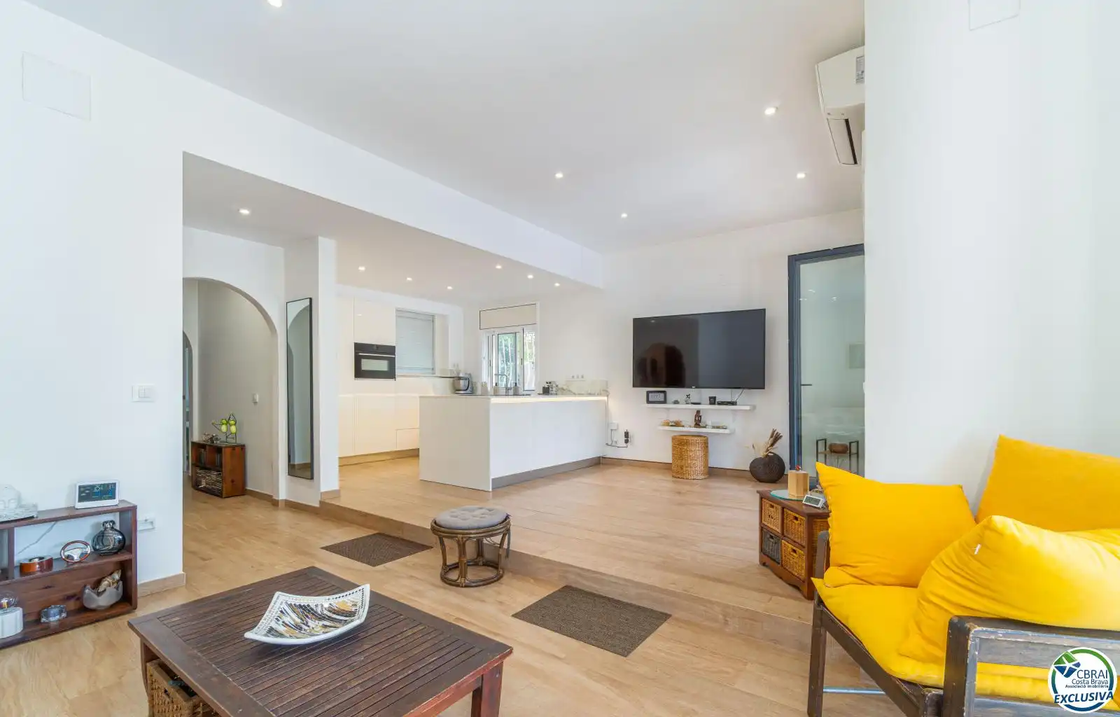 Sala d'estar de Casa o xalet en venda en Empuriabrava amb Aire condicionat, Piscina i Moblat