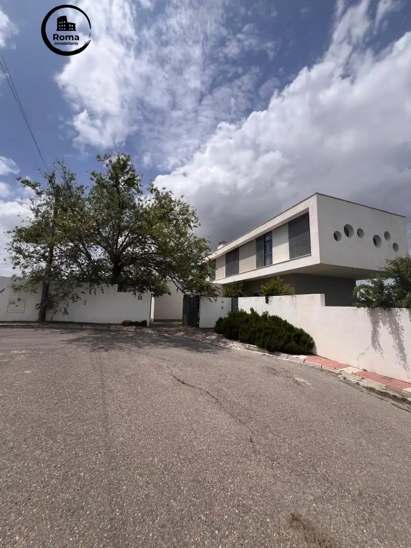 Vista exterior de Casa o xalet en venda en Las Gabias amb Aire condicionat, Calefacció i Jardí privat