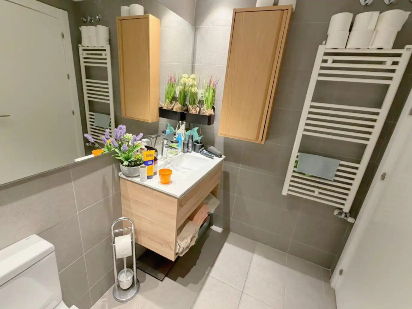 Bathroom of Flat for sale in El Prat de Llobregat  with Air Conditioner, Parquet flooring and Terrace
