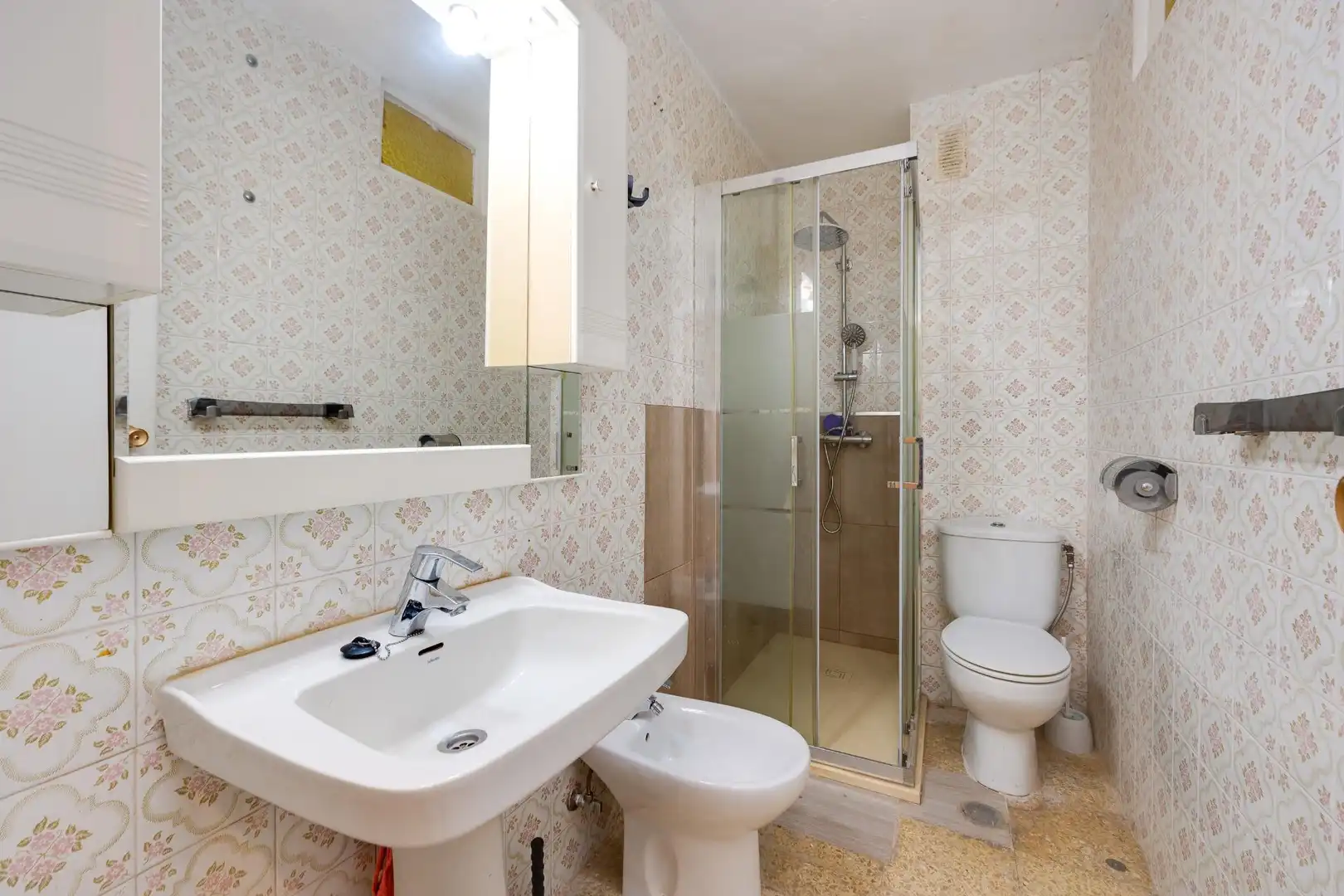 Baño de Apartamento en venta en Torrevieja con Terraza y Amueblado