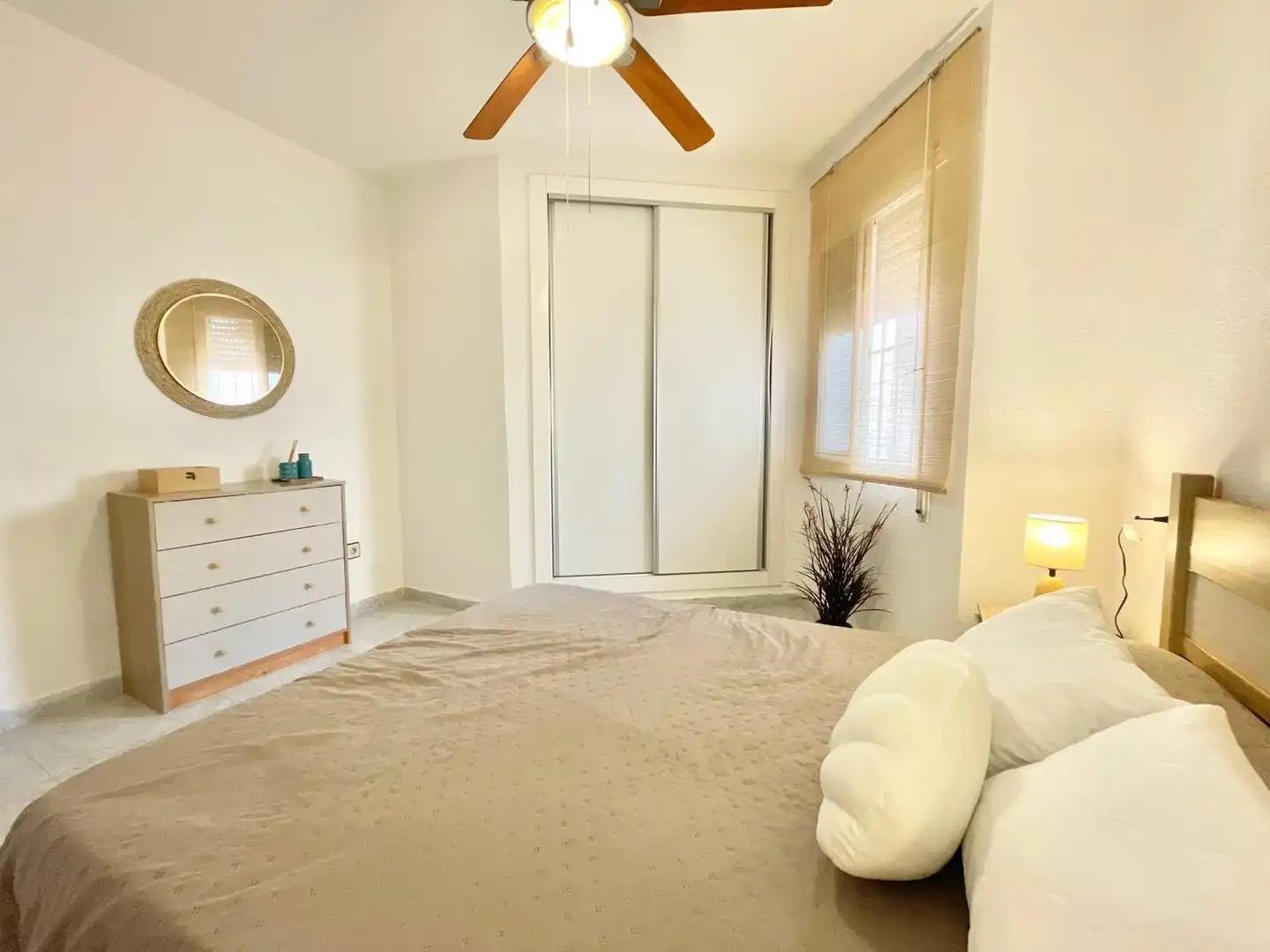 Schlafzimmer von Wohnungen zur Miete in San Pedro del Pinatar mit Klimaanlage, Heizung und Möbliert