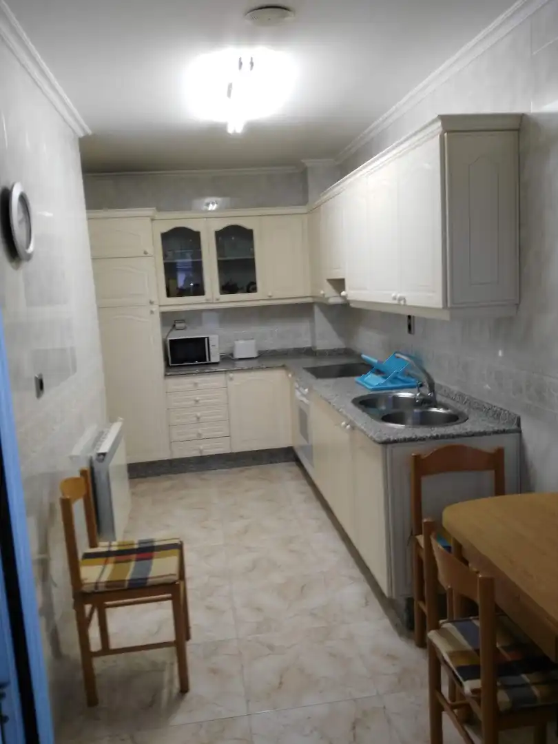 Cuina de Apartament de lloguer en Foz amb Calefacció, Moblat i Forn