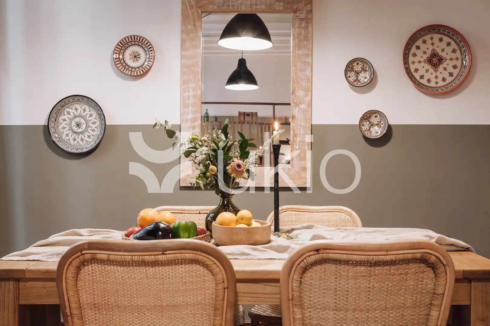 Comedor de Apartamento de alquiler en Barcelona con Aire acondicionado, Calefacción y Amueblado