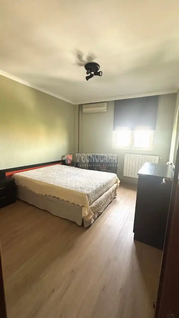 Bedroom of Flat for rent in Granada  with Heating and Balcony