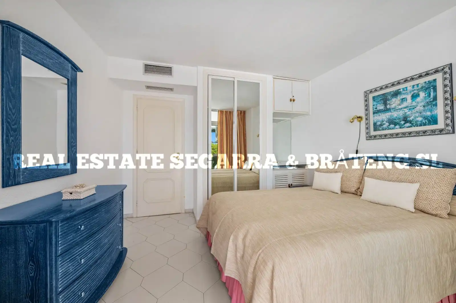 Dormitori de Apartament en venda en Mijas amb Aire condicionat, Terrassa i Moblat