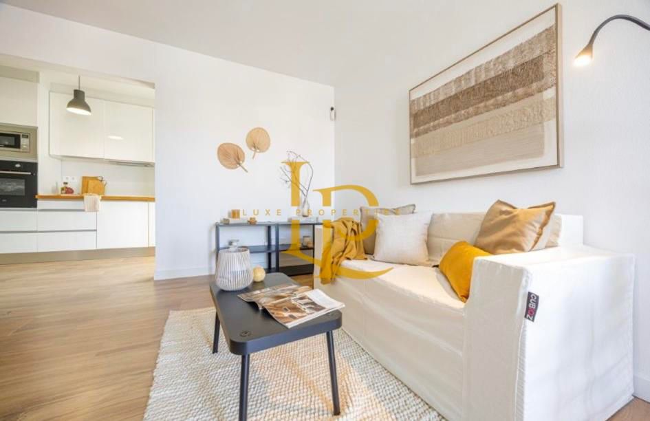 Living room of Flat for sale in Rubí  with Parquet flooring, Terrace and Oven