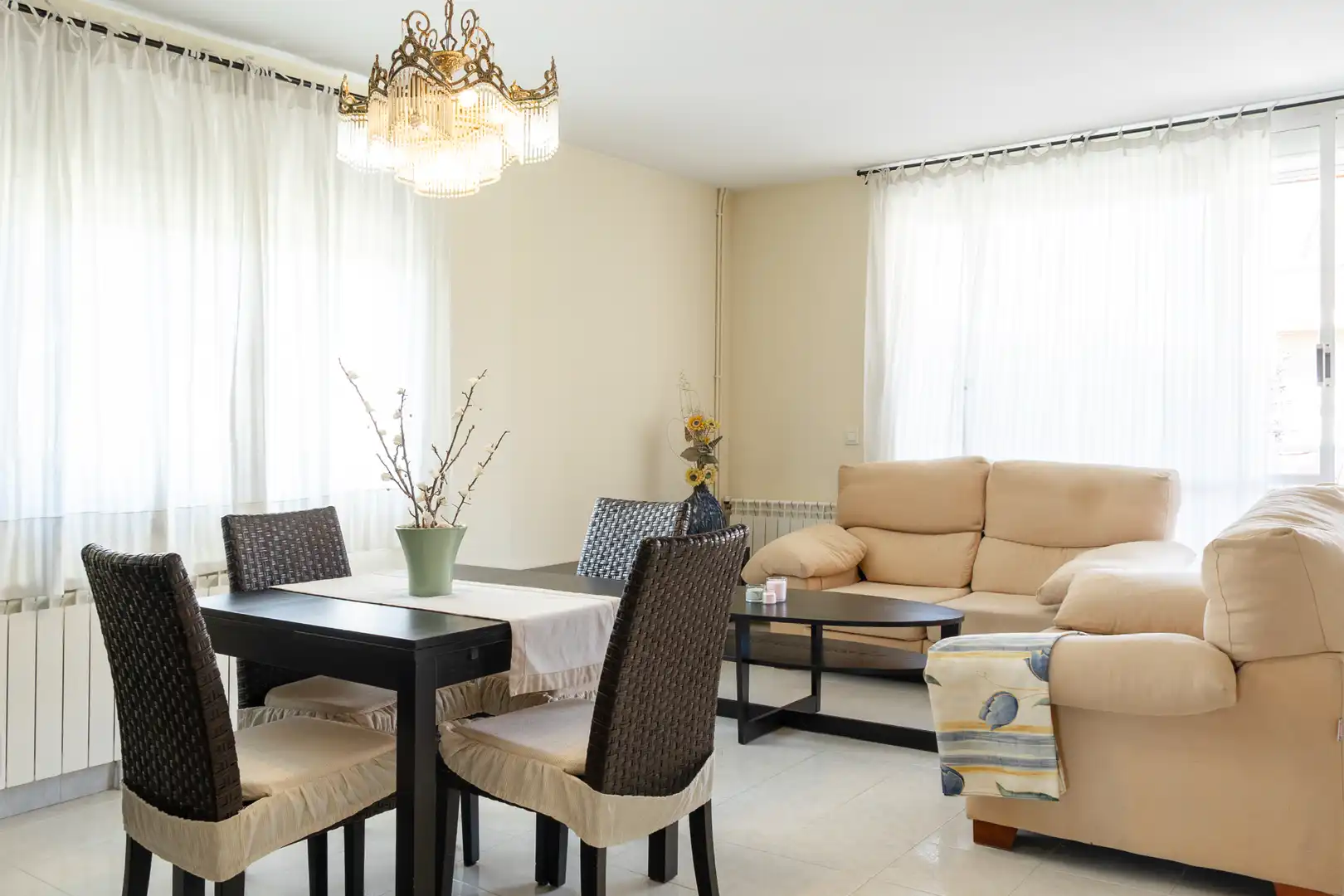 Sala de estar de Casa o chalet en venta en Abrera con Calefacción, Jardín privado y Trastero