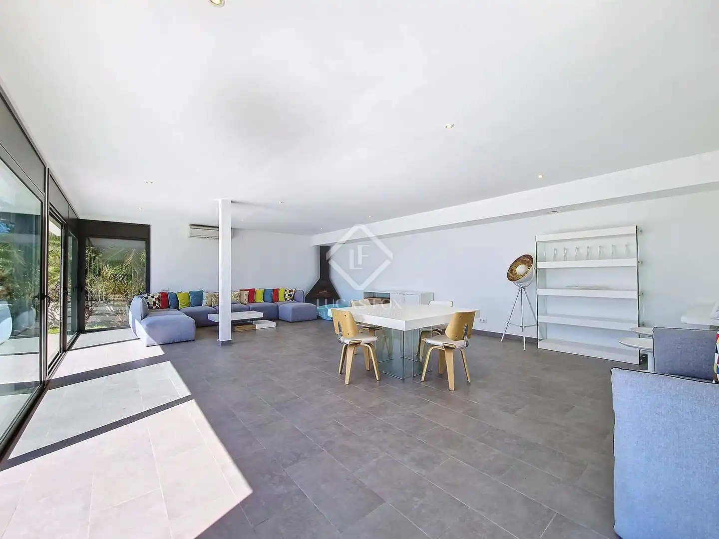 Sala d'estar de Casa o xalet de lloguer en Vilanova i la Geltrú amb Aire condicionat, Jardí privat i Terrassa