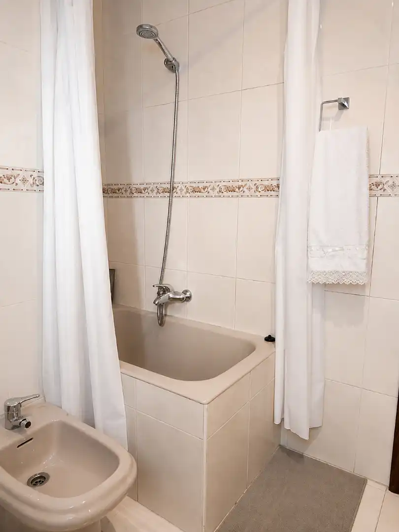 Bany de Pis de lloguer en Santander amb Calefacció, Terrassa i Moblat
