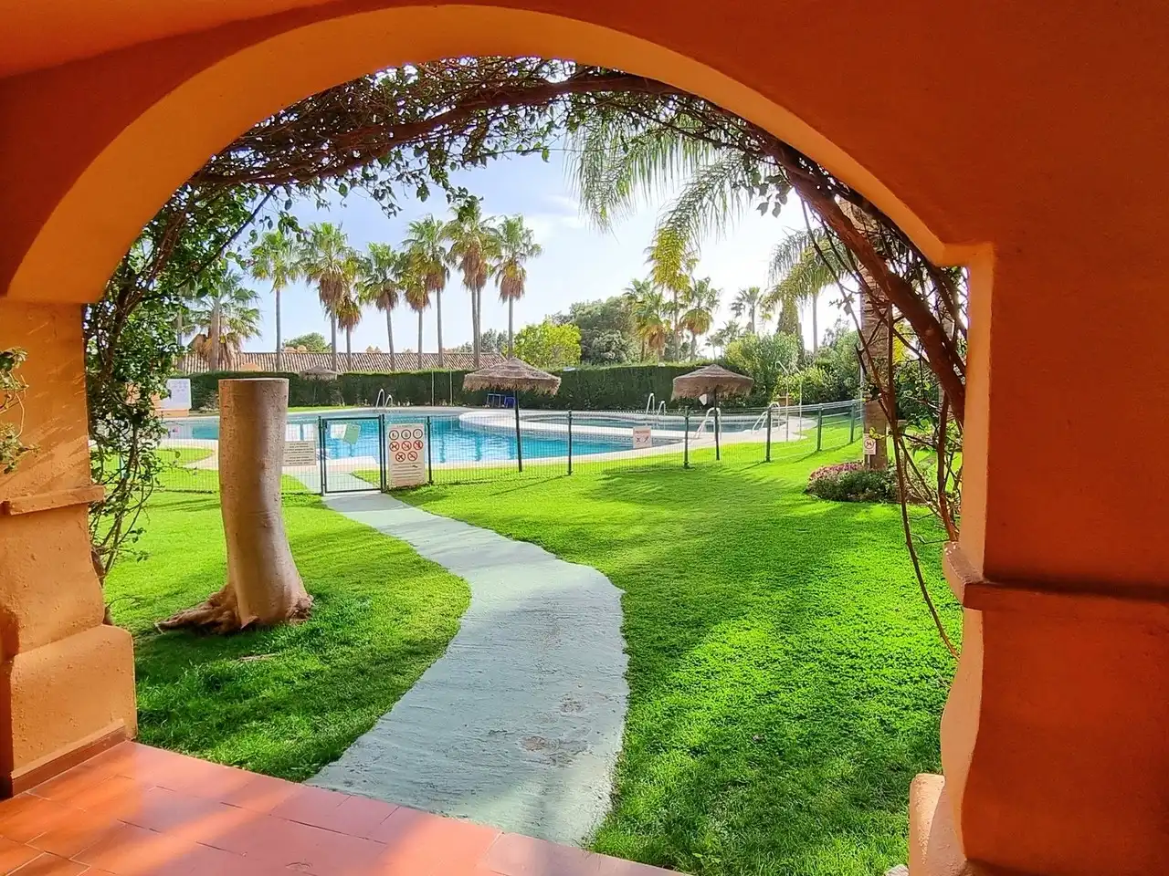 Apartament amb piscina en venda a Calahonda, imagen 24