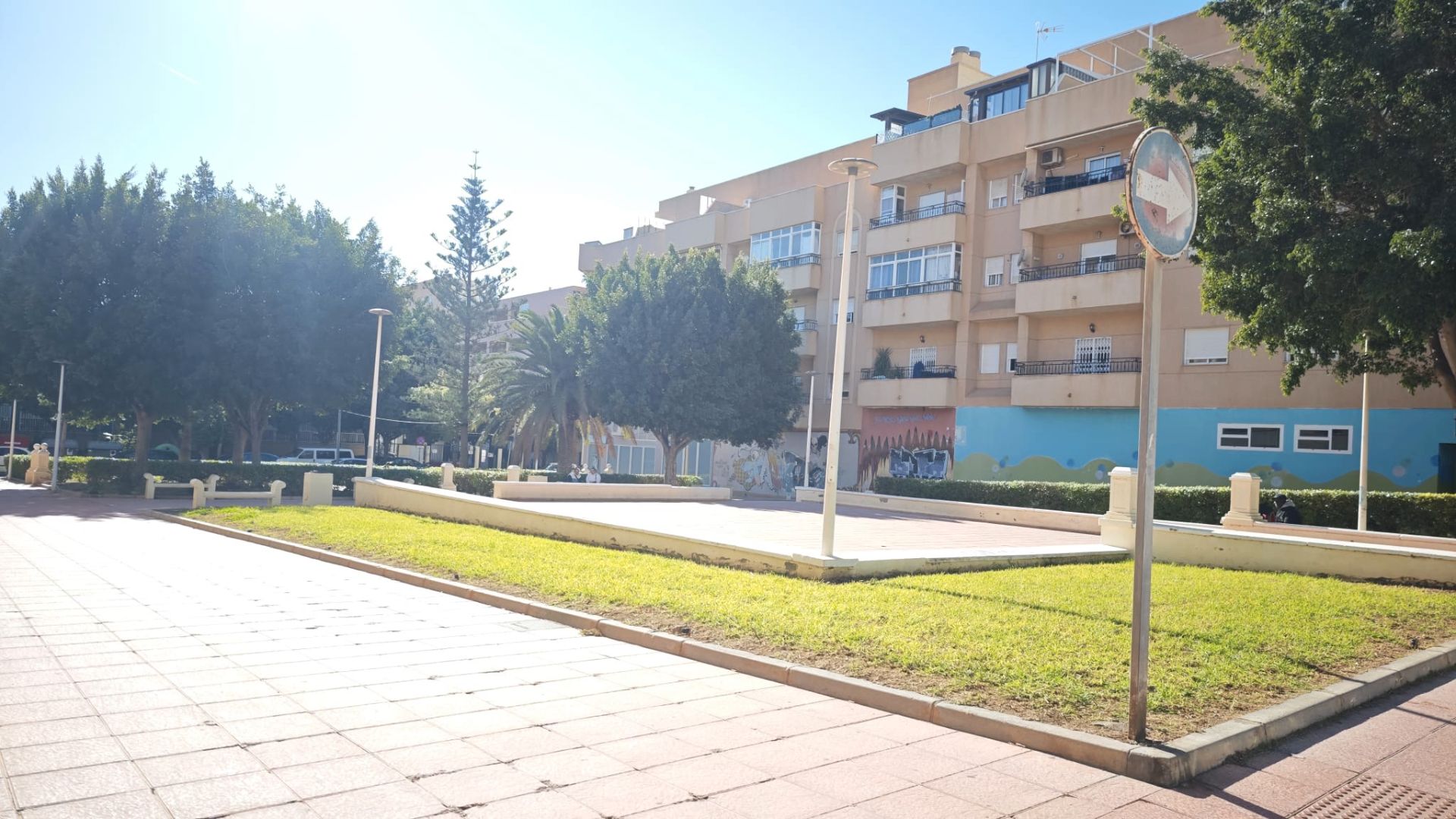 Vista exterior de Casa adosada en venda en El Ejido amb Moblat i Balcó