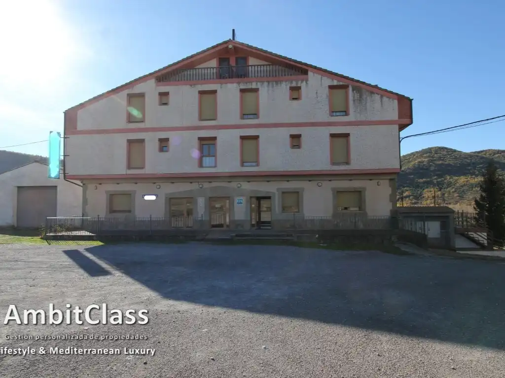 Edificio en venta en Puente la Reina de Jaca