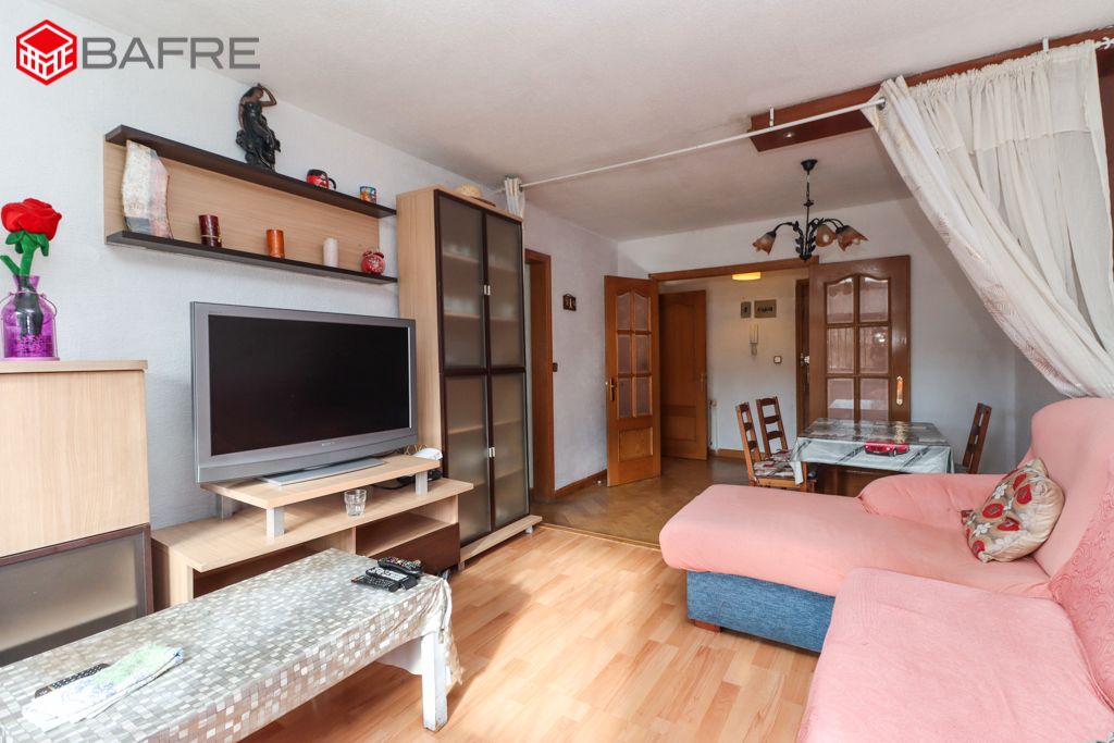 Living room of Flat for sale in  Madrid Capital  with Heating, Parquet flooring and Terrace
