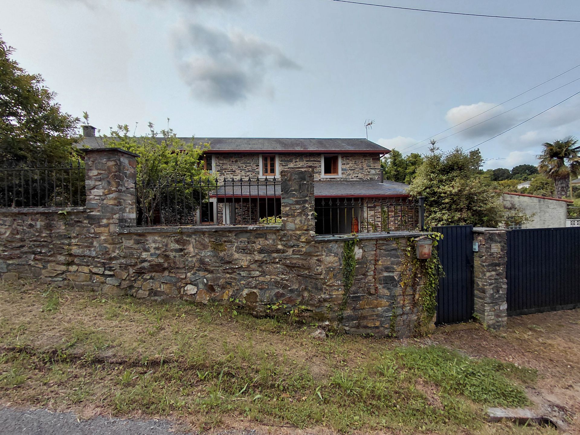 Vista exterior de Casa o xalet en venda en Betanzos amb Calefacció, Jardí privat i Traster