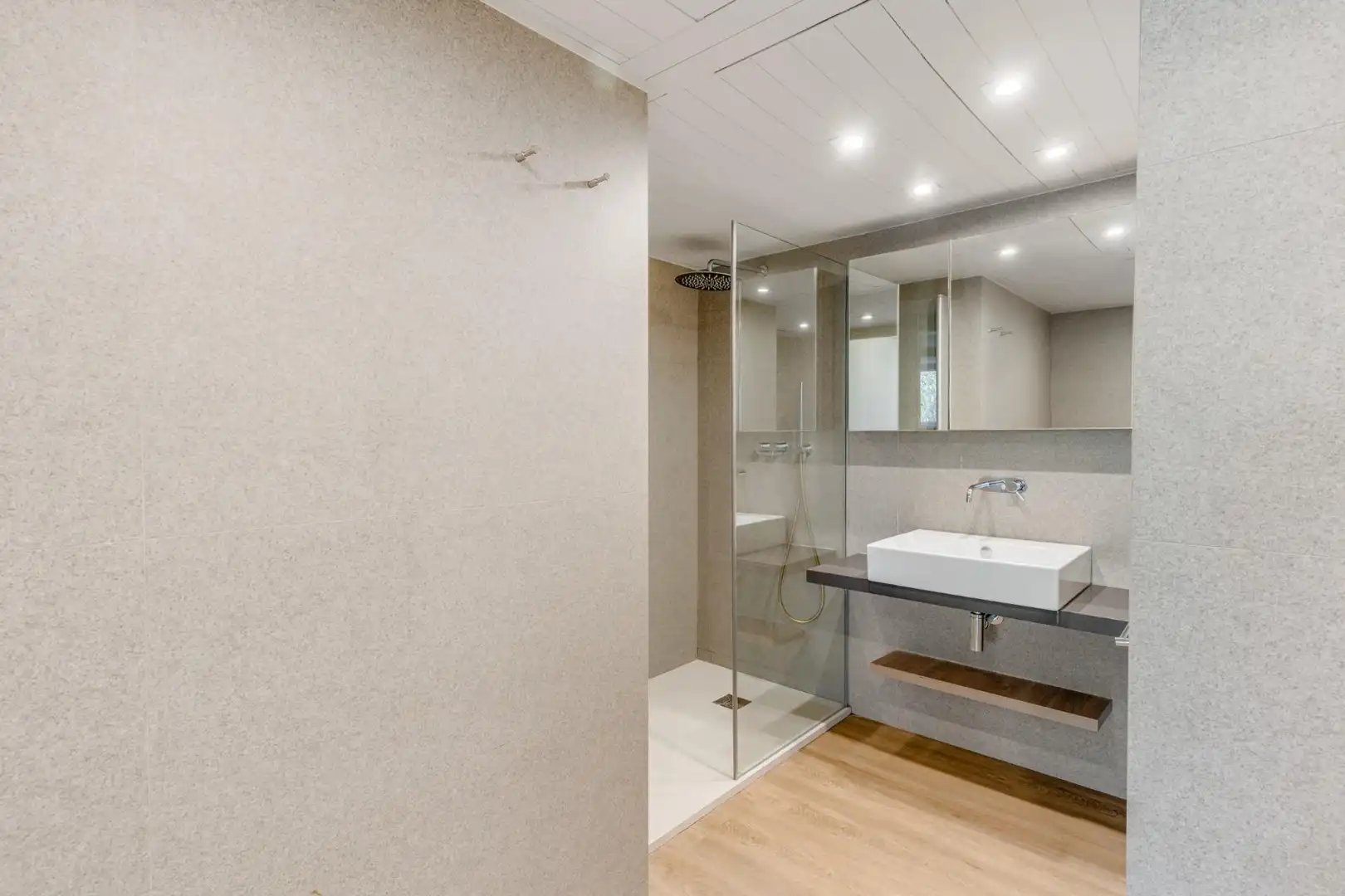 Bathroom of Flat for rent in Barcelona  with Air Conditioner, Heating and Parquet flooring