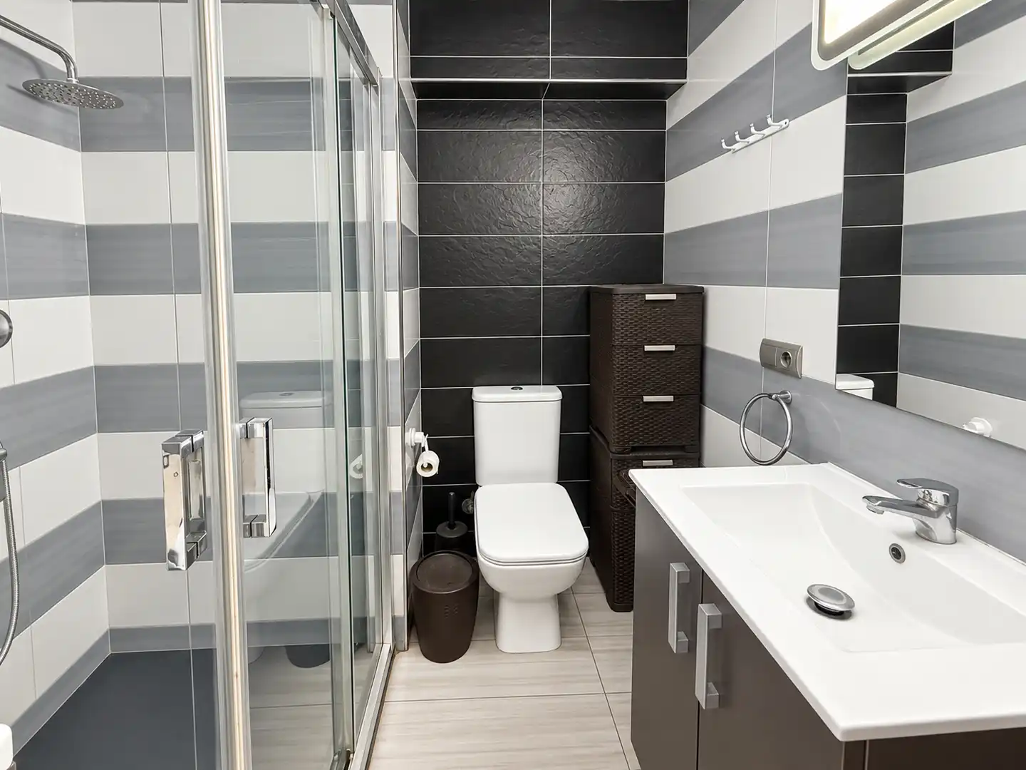 Bathroom of Flat for sale in Benalmádena  with Furnished, Oven and Washing machine