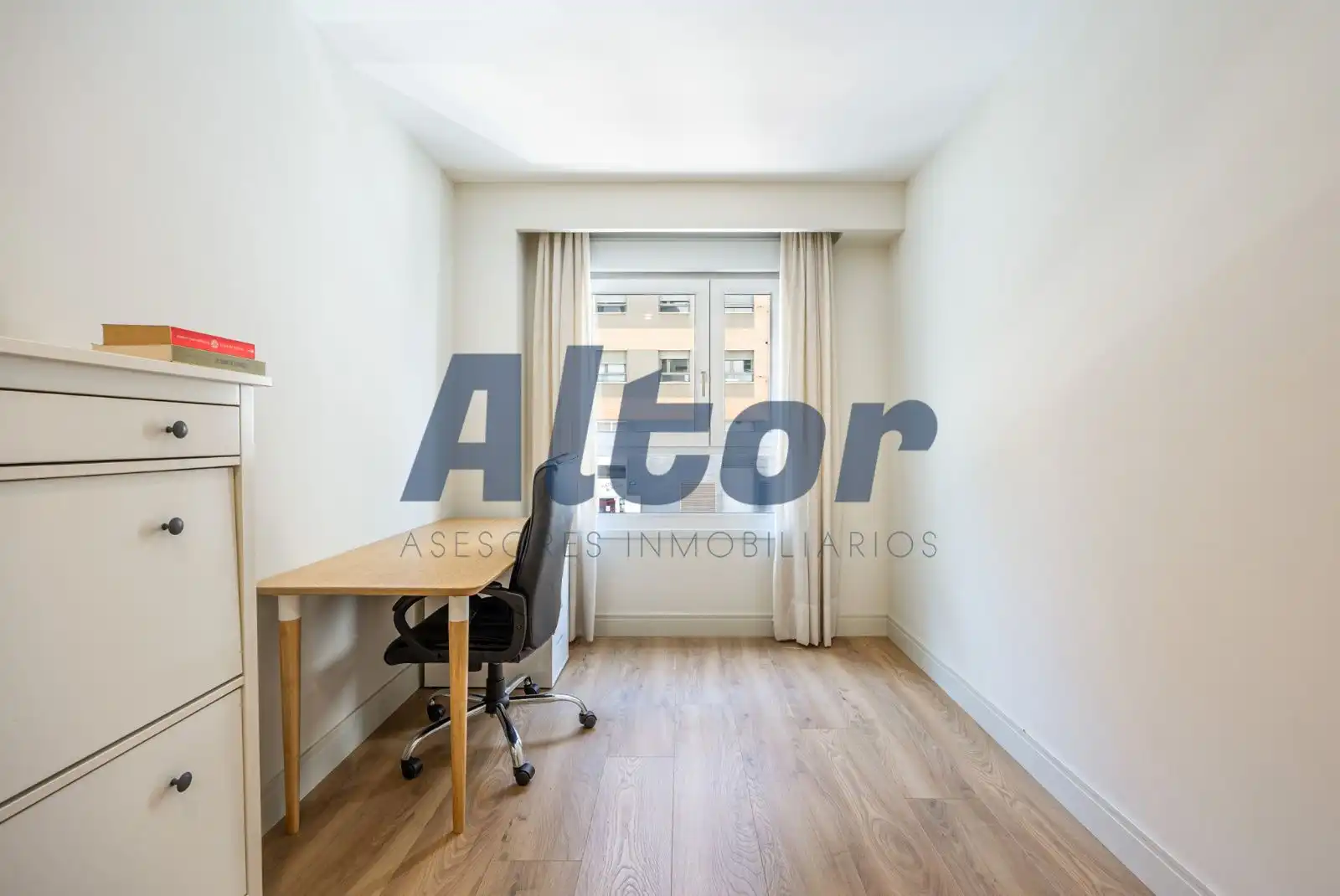 Schlafzimmer von Wohnung zum Verkauf in Madrid mit Klimaanlage, Abstellraum und Schwimmbad
