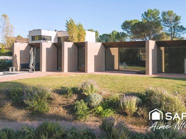 Casa amb piscina en venda a Sant Julià de Ramis