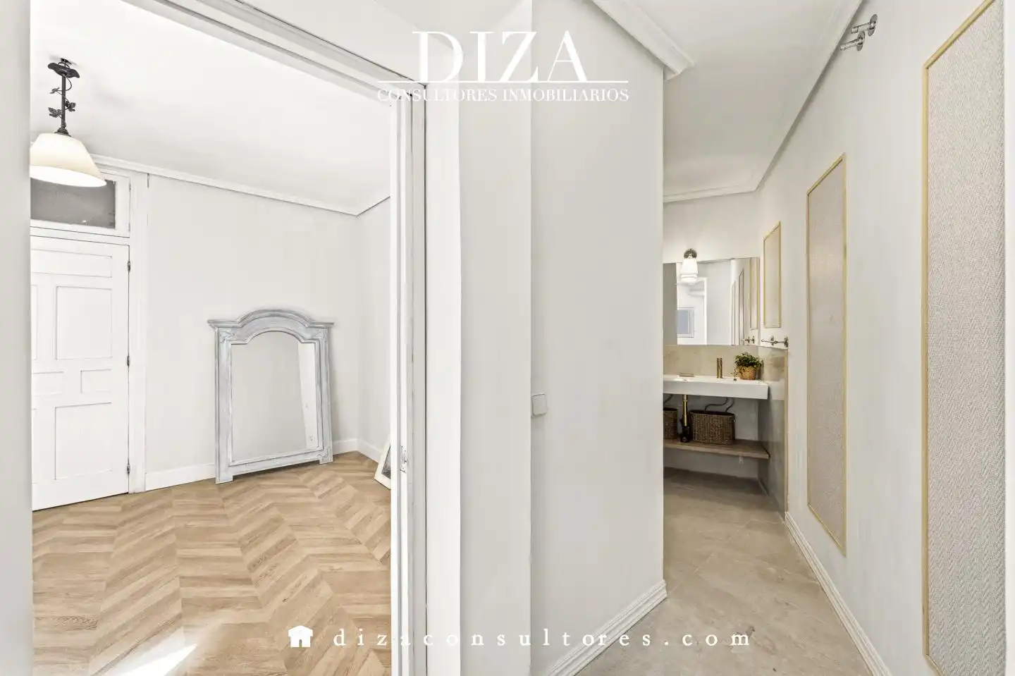 Bedroom of Flat for sale in Madrid  with Air Conditioner, Terrace and Furnished