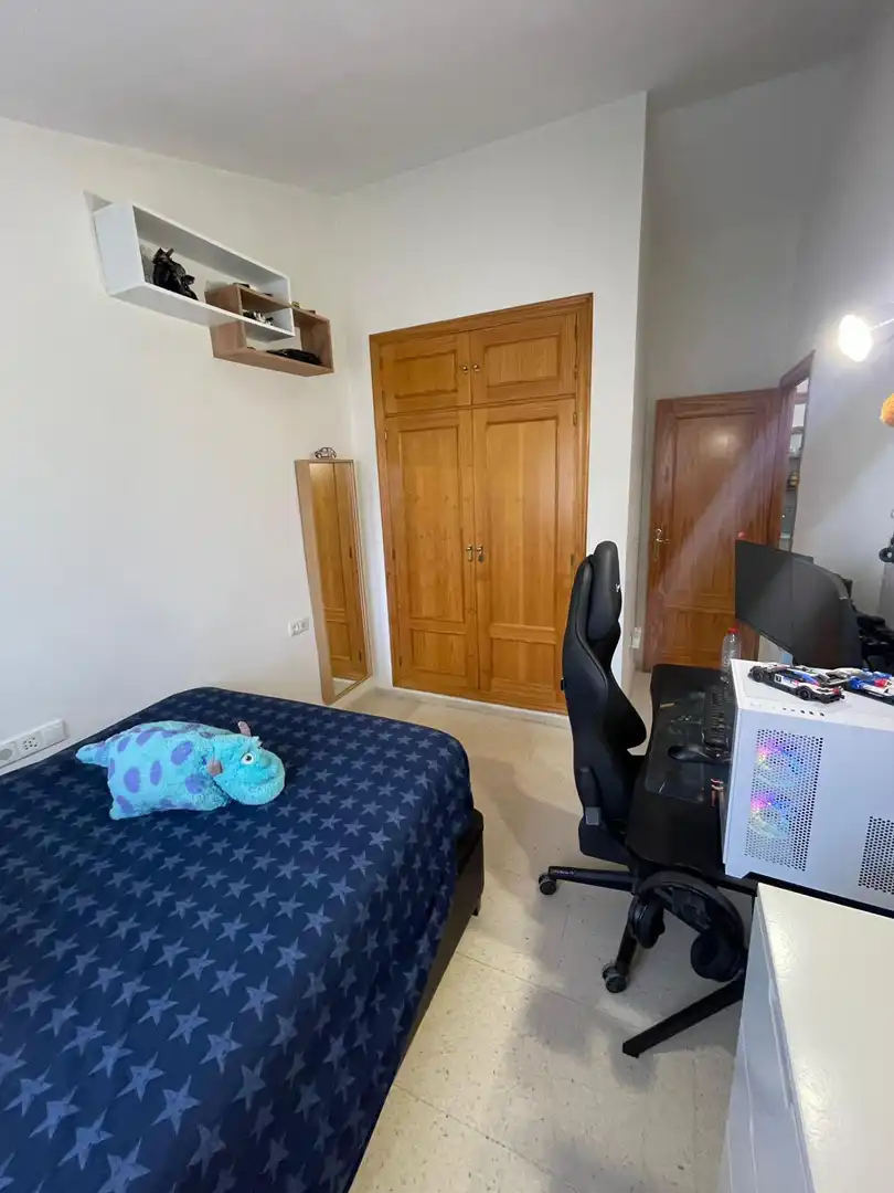 Habitación de Casa adosada en venta en La Línea de la Concepción con Piscina comunitaria