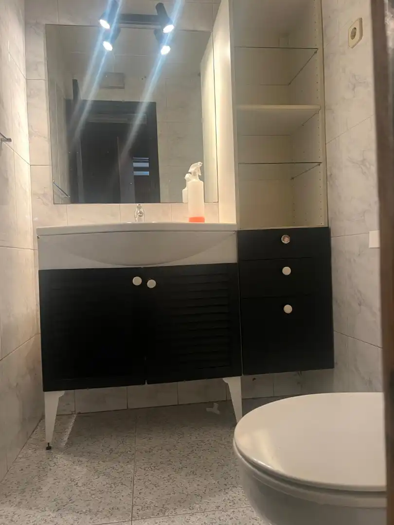 Bany de Local de lloguer en Mollet del Vallès amb Parquet