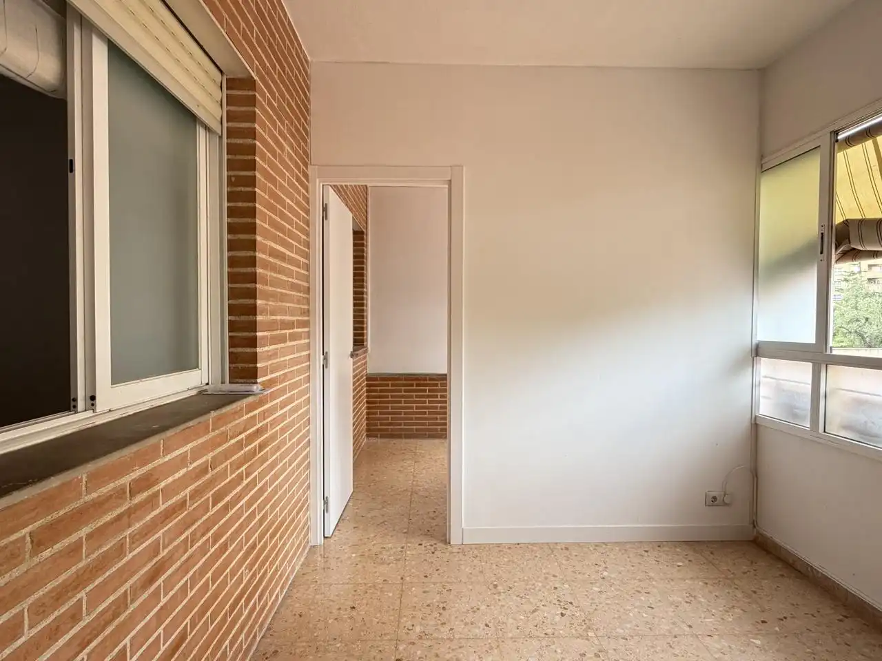 Wohnung zum Verkauf in Alicante / Alacant mit Klimaanlage, Privatgarten und Terrasse
