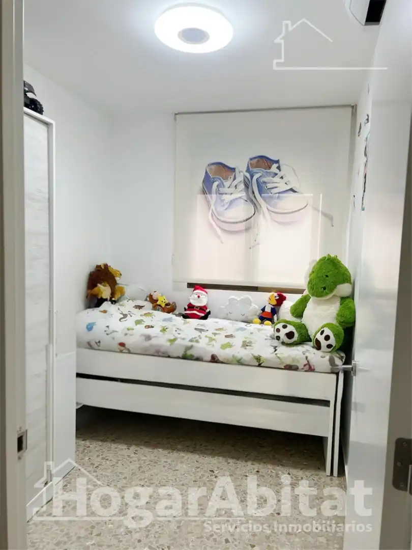 Schlafzimmer von Wohnung zum Verkauf in Onda mit Abstellraum und Möbliert