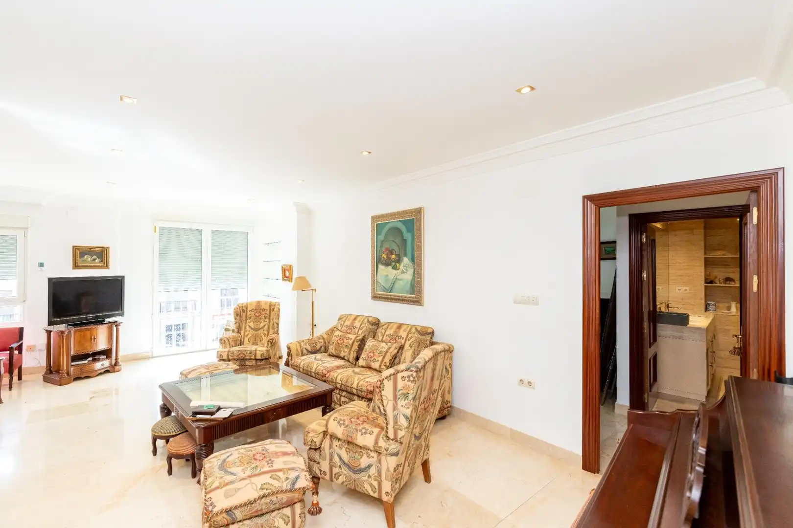 Living room of Flat for rent in Granada  with Air Conditioner, Furnished and Balcony