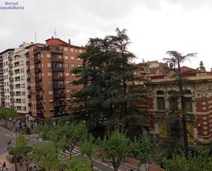 Vista exterior de Pis de lloguer en  Logroño amb Calefacció, Terrassa i Traster