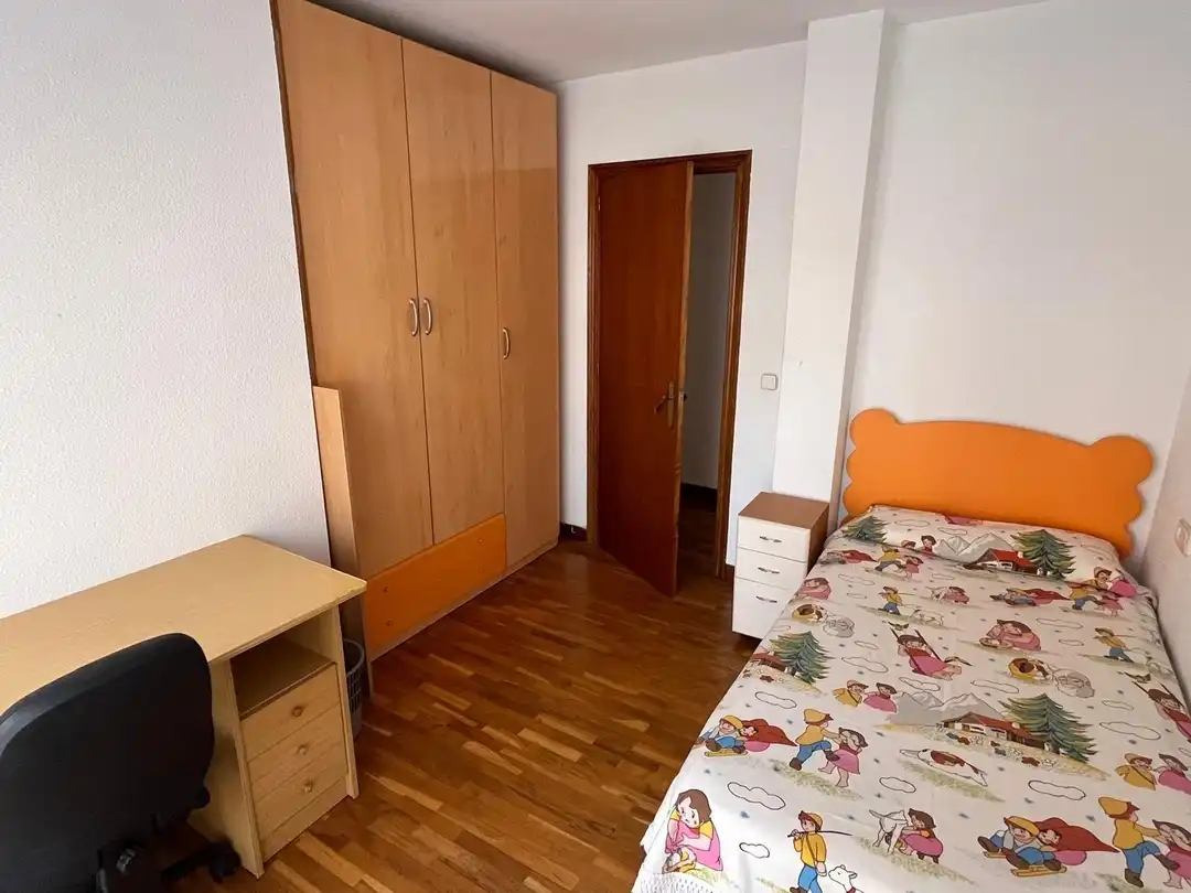 Habitación de Piso de alquiler en  Pamplona / Iruña con Calefacción, Terraza y Balcón