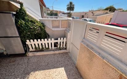 Außenansicht von Einfamilien-Reihenhaus zum verkauf in Roquetas de Mar mit Klimaanlage und Terrasse